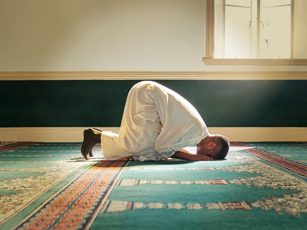 Practical Tips For Maintaining Focus During Salah | Urban Rugs Co